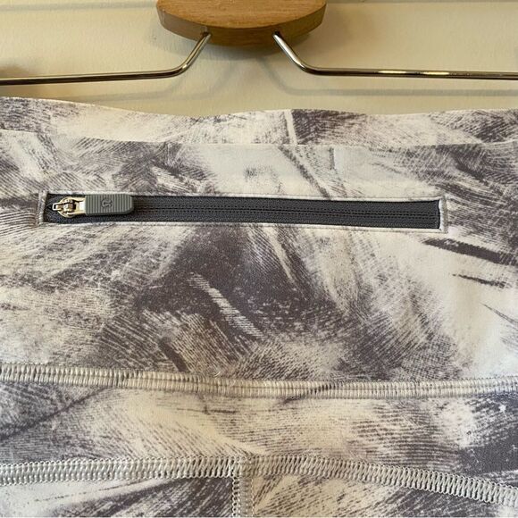 Lululemon Pace Perfect Crop (17") Breeze by White Light Cast / Light Cast - Picture 11 of 16